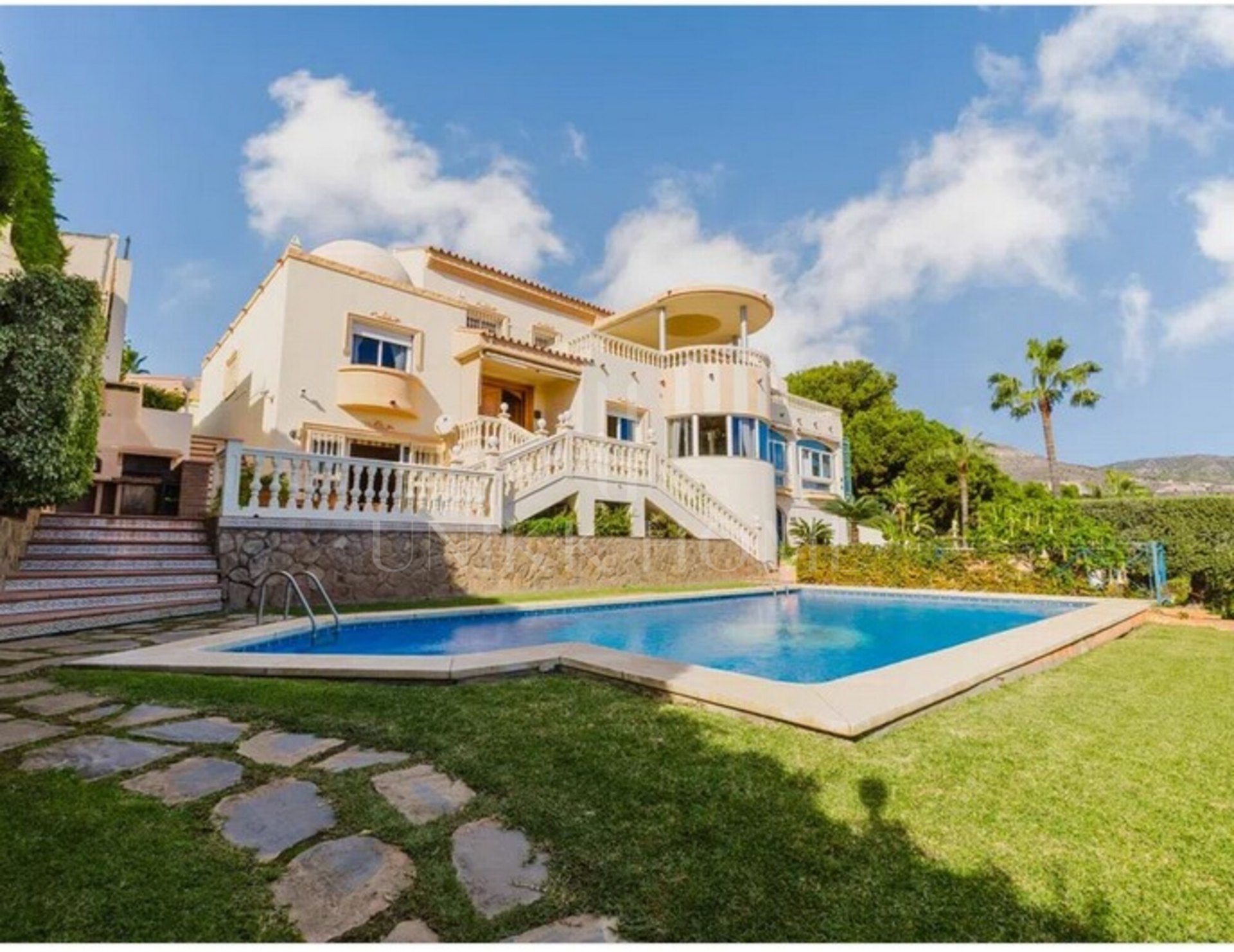 Villa en venta en Benalmadena
