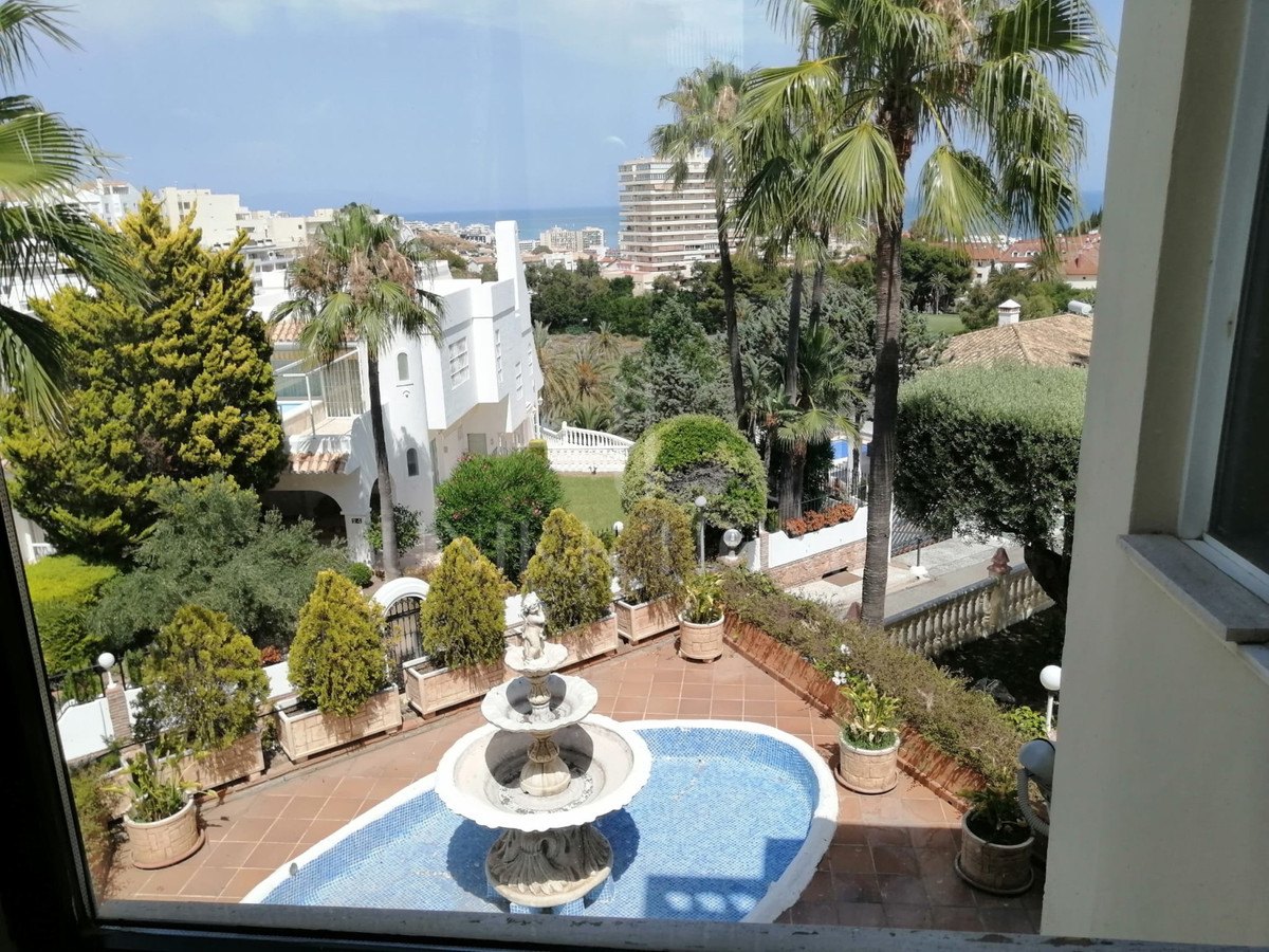 Villa en venta en Benalmadena