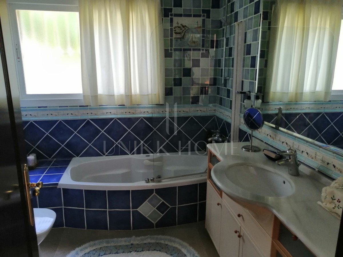 Villa en venta en Benalmadena