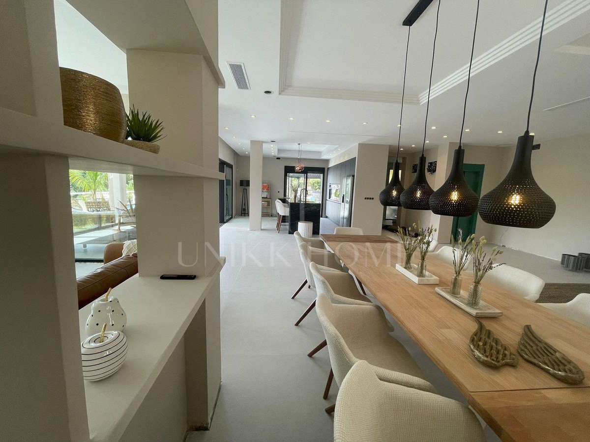 Villa en venta en Elviria, Marbella Este