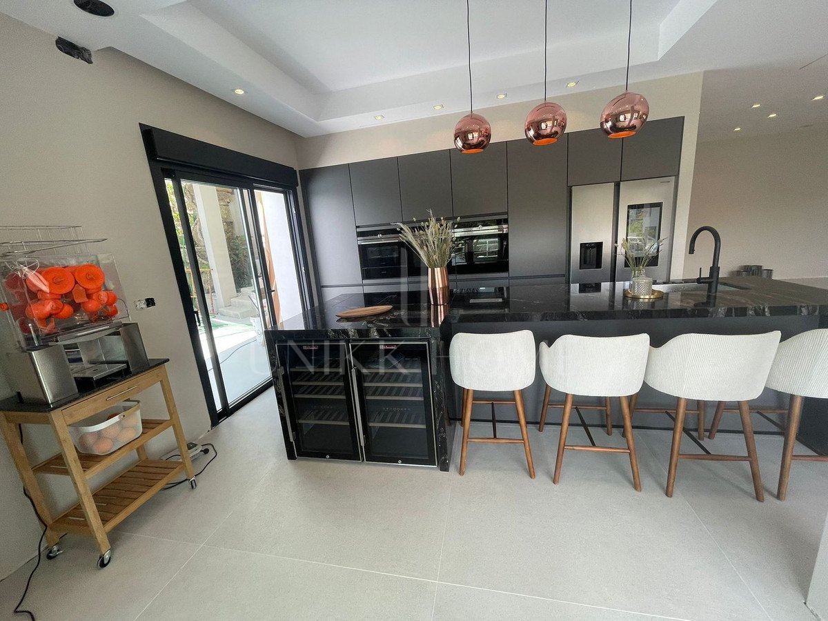 Villa en venta en Elviria, Marbella Este