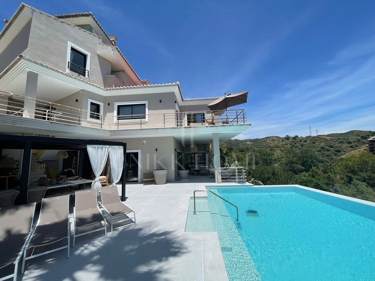 Villa en venta en Elviria, Marbella Este