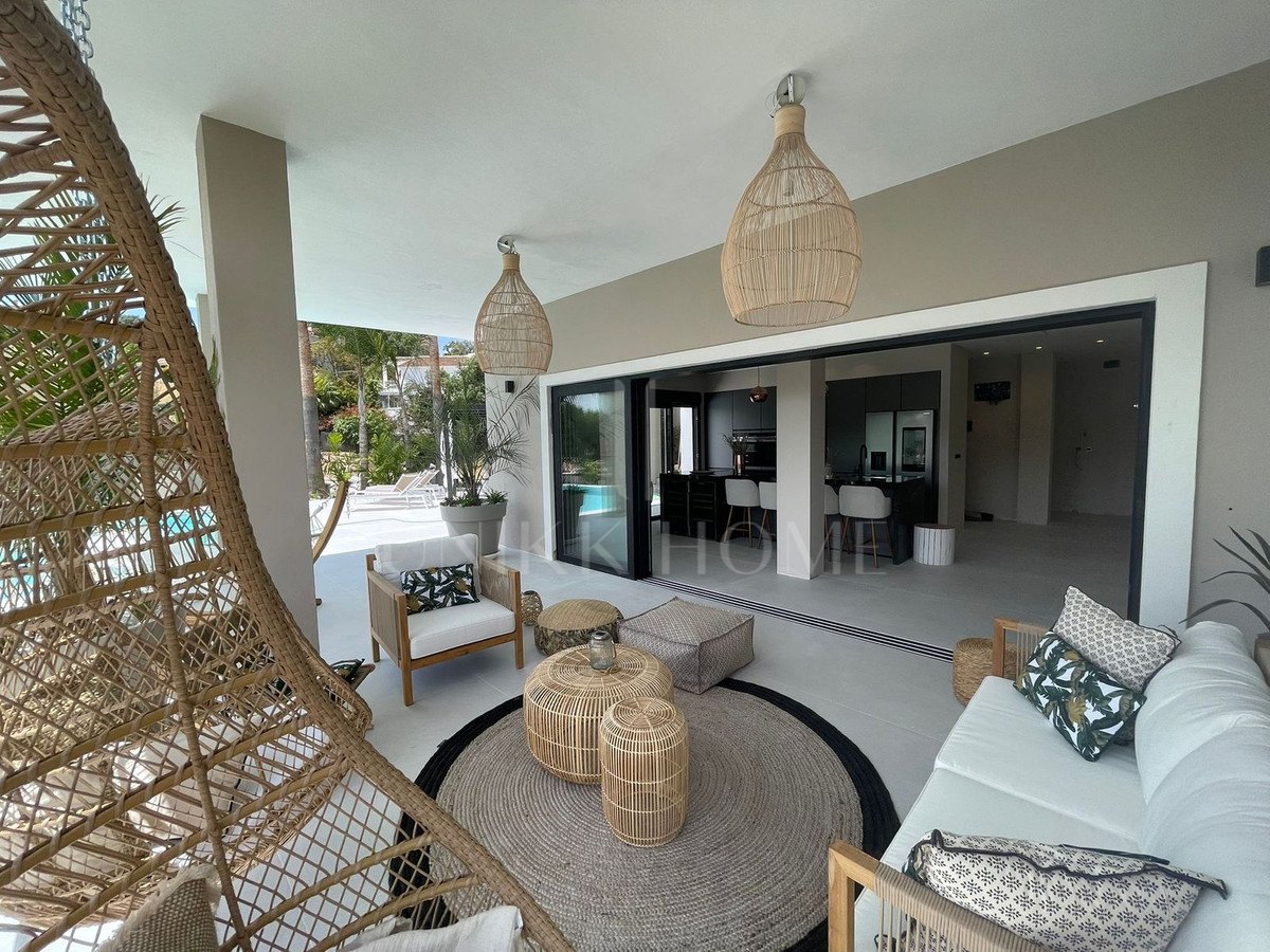 Villa en venta en Elviria, Marbella Este