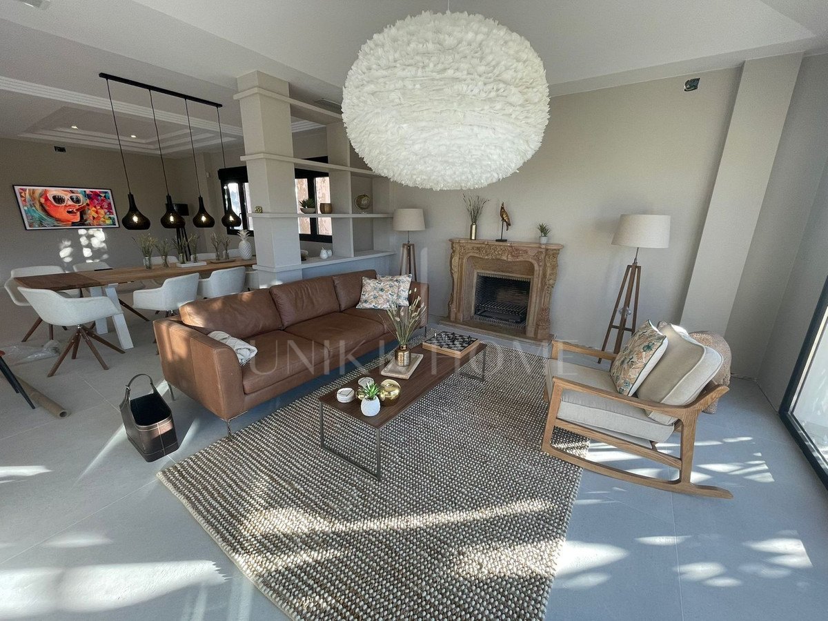 Villa en venta en Elviria, Marbella Este