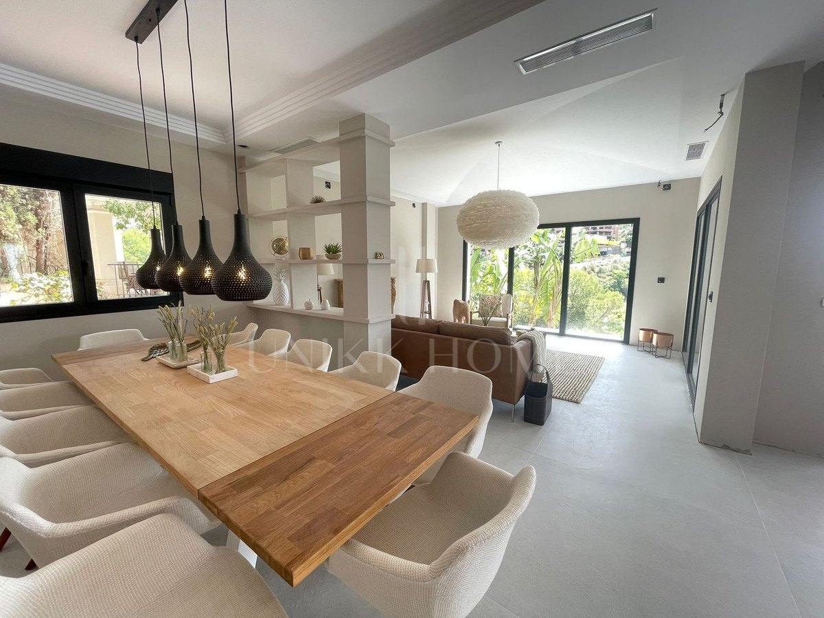 Villa en venta en Elviria, Marbella Este