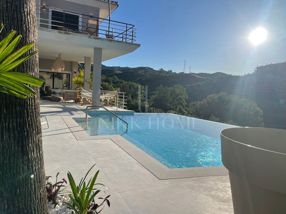 Villa en venta en Elviria, Marbella Este
