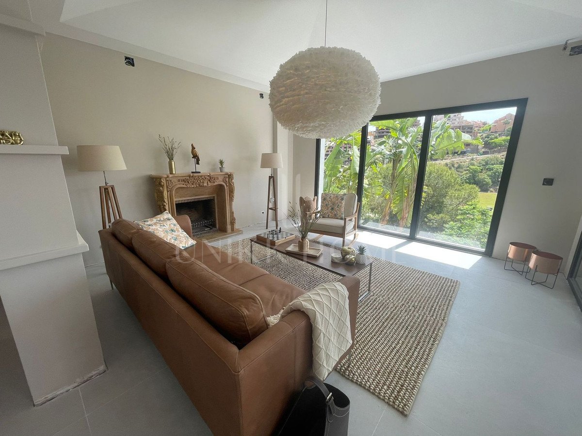 Villa en venta en Elviria, Marbella Este