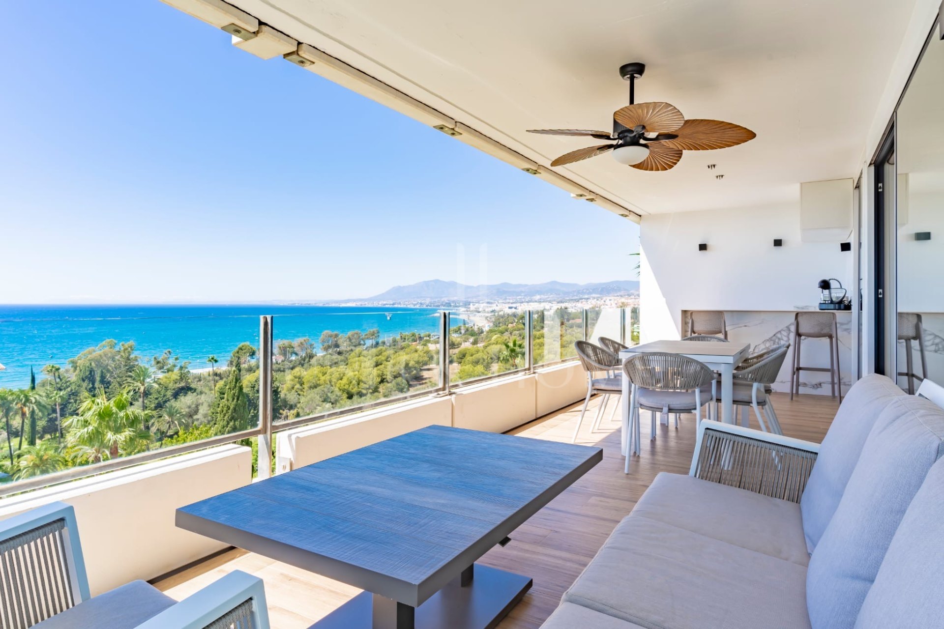 Exquisite Modern Apartment with Panoramic Views in Torre Real, Marbella