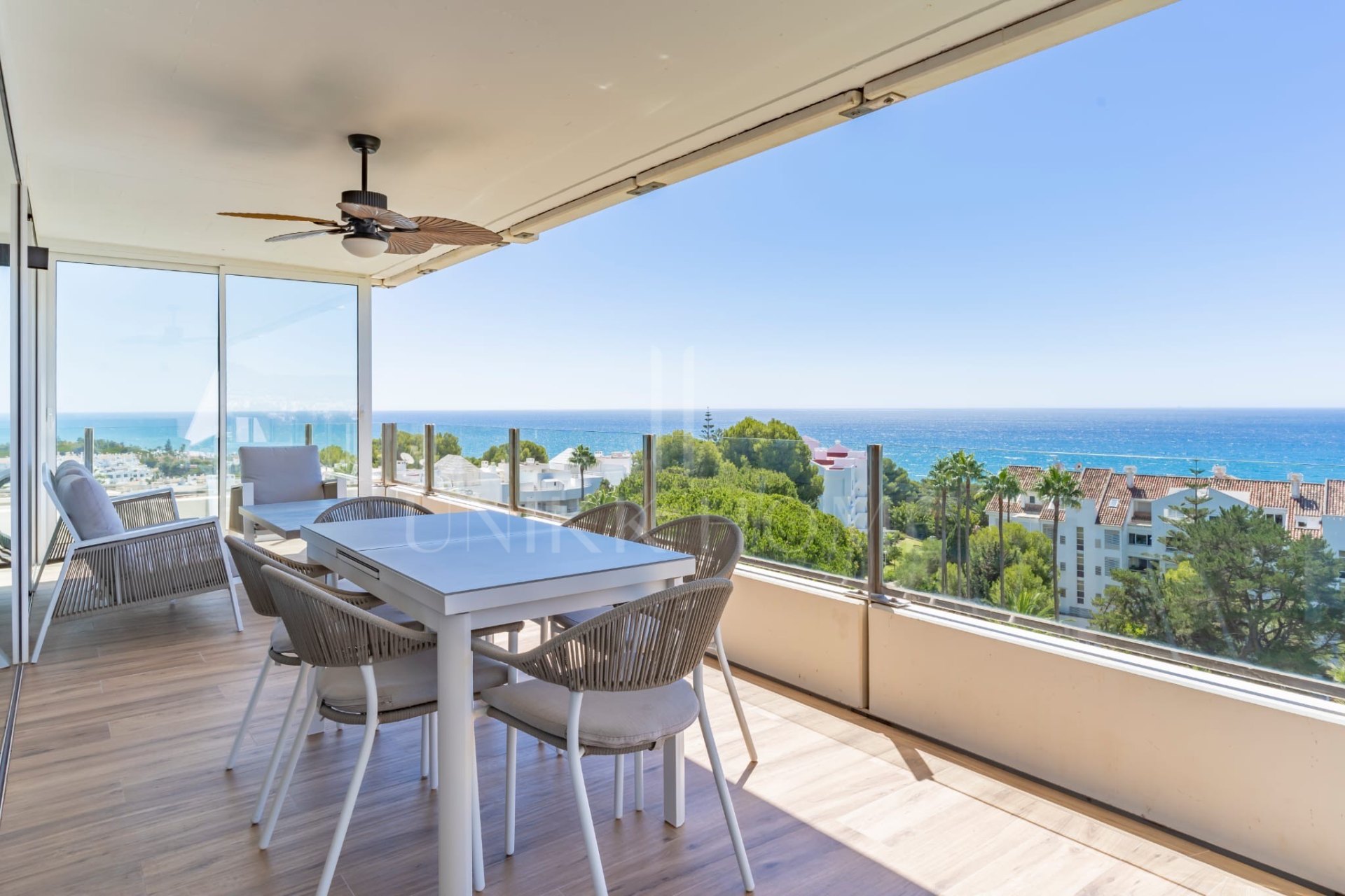 Exquisite Modern Apartment with Panoramic Views in Torre Real, Marbella