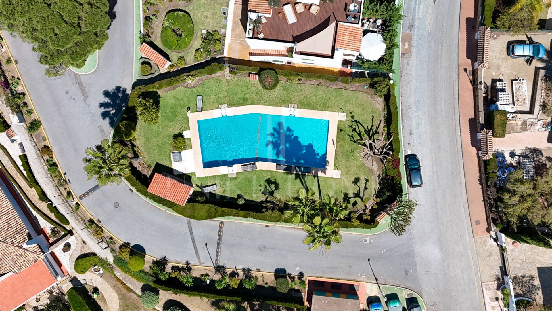 Town House for sale in Los Naranjos, Nueva Andalucia