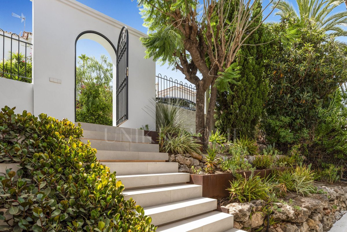 Villa en venta en La Cerquilla, Nueva Andalucia