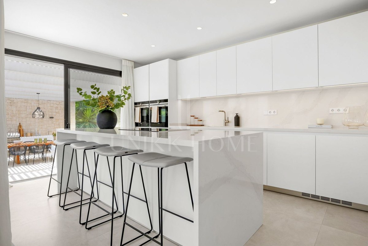 Villa en venta en La Cerquilla, Nueva Andalucia