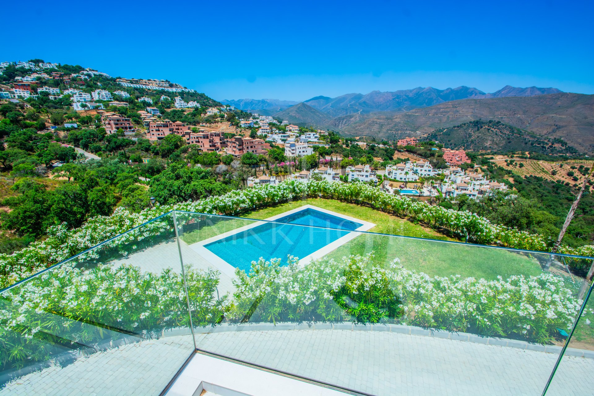 Villa en venta en La Mairena, Marbella Este