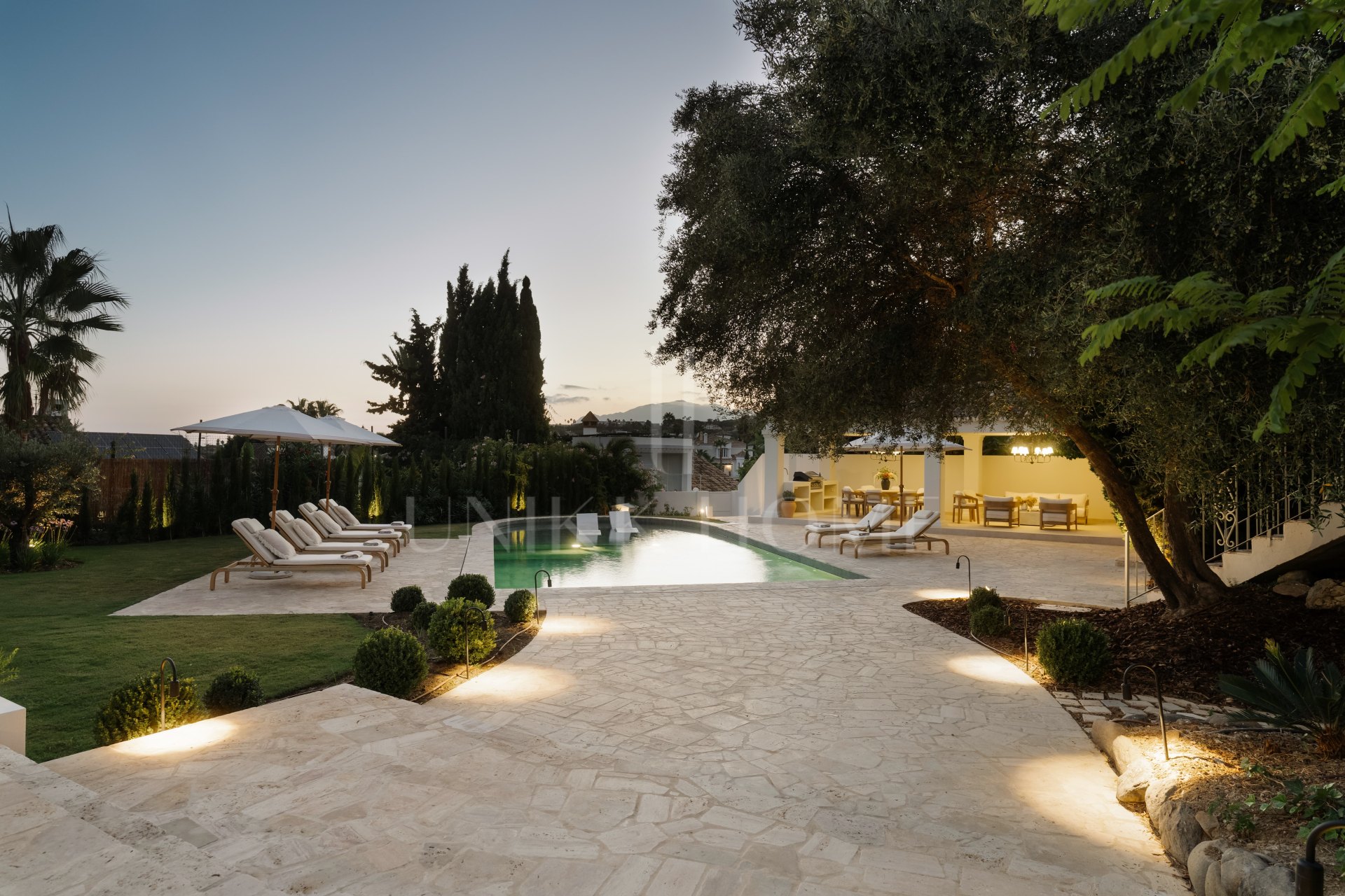Villa en venta en Los Naranjos, Nueva Andalucia