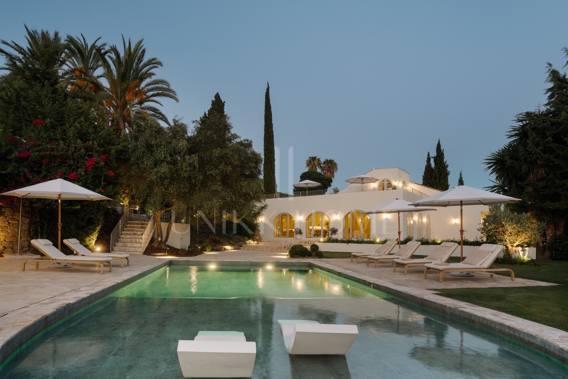 Villa en venta en Los Naranjos, Nueva Andalucia