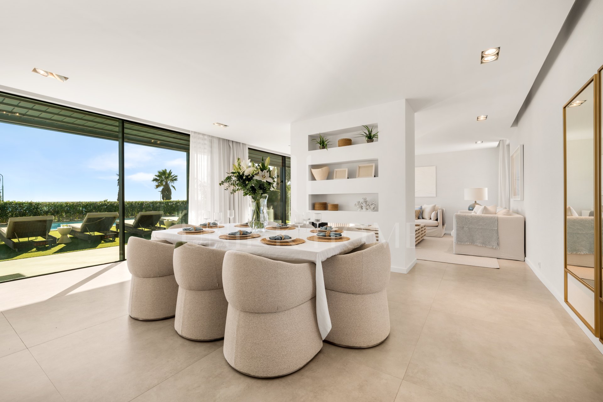 Villa en venta en New Golden Mile, Estepona Este