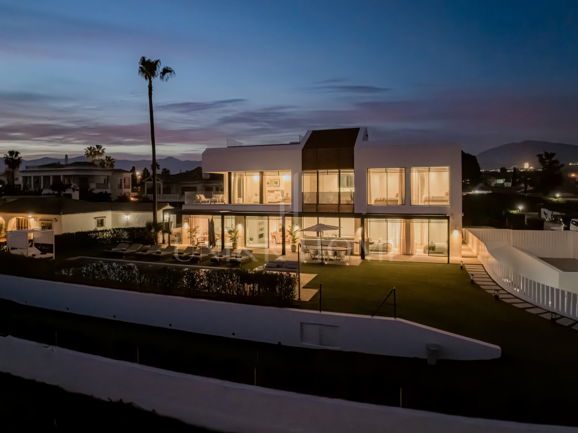 Villa en venta en New Golden Mile, Estepona Este