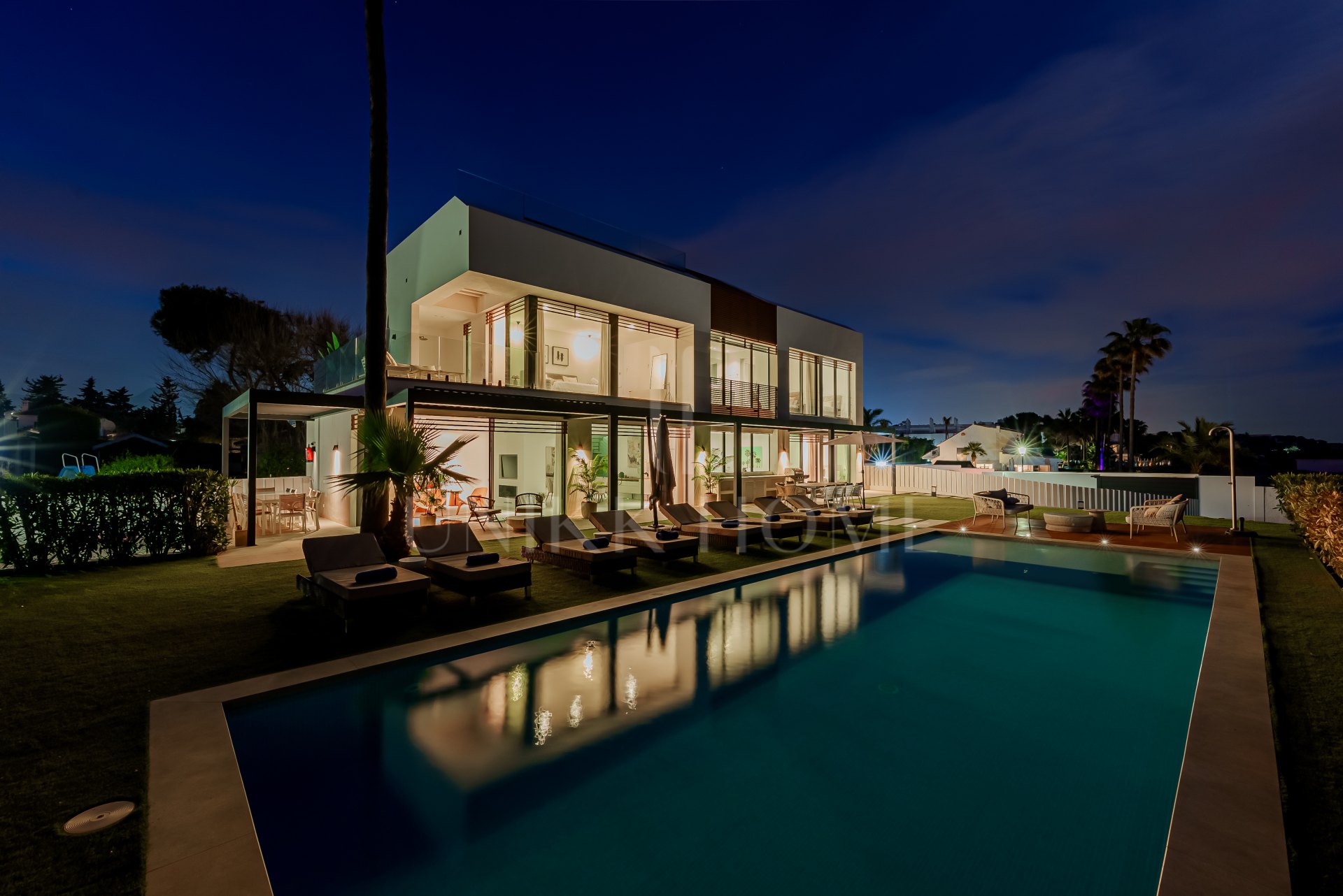 Villa en venta en New Golden Mile, Estepona Este
