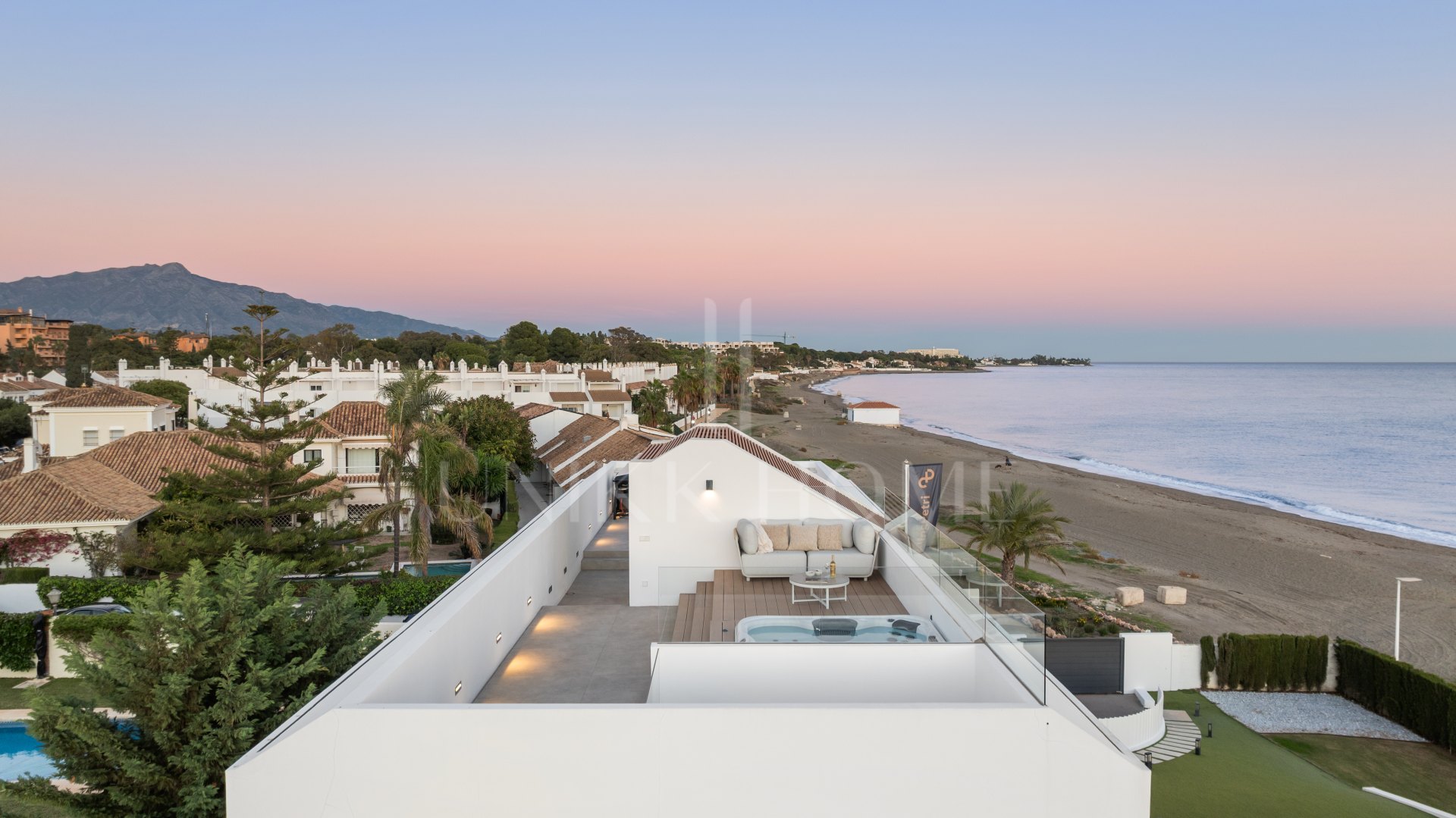 Villa en venta en New Golden Mile, Estepona Este
