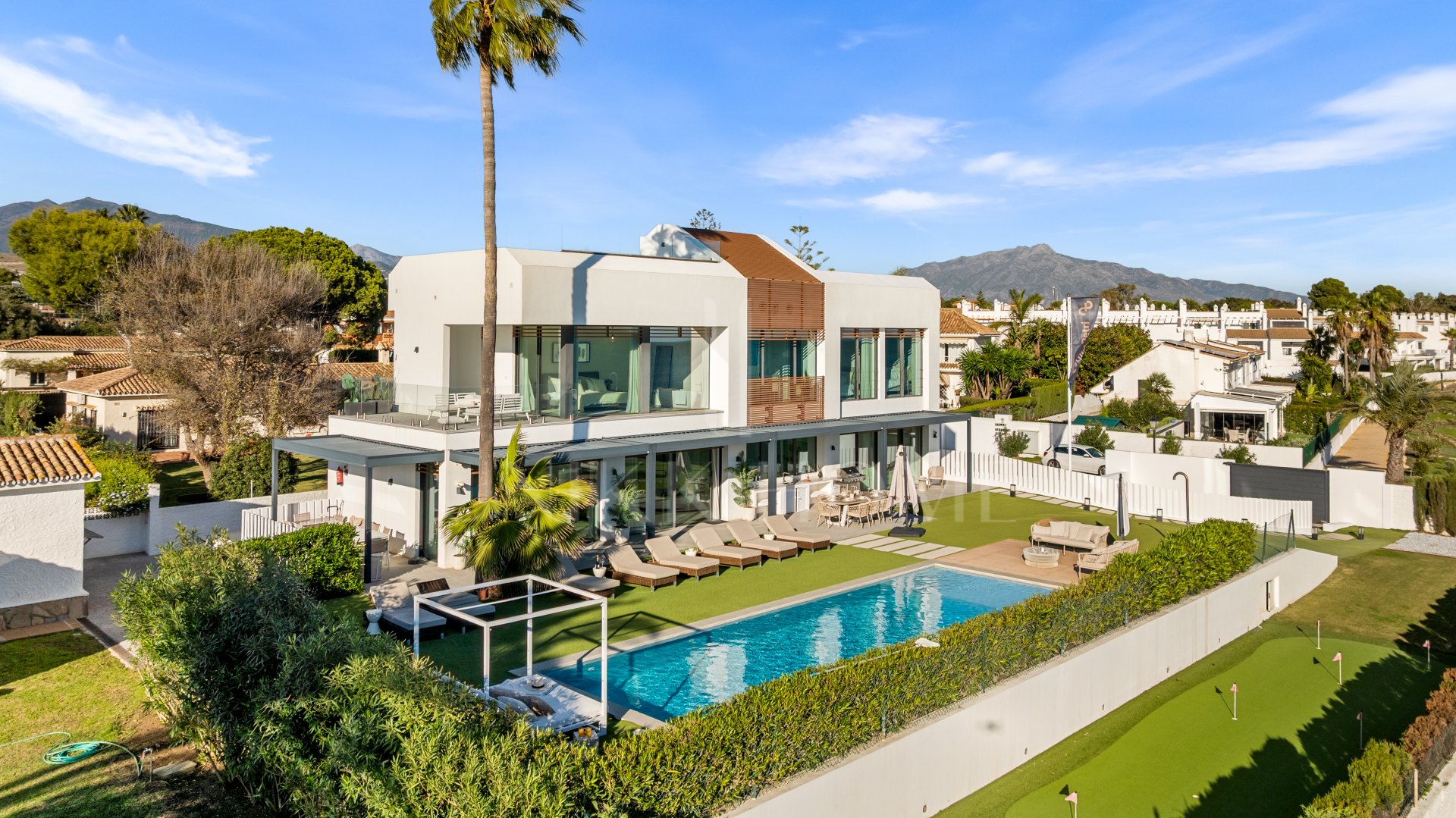 Villa en venta en New Golden Mile, Estepona Este