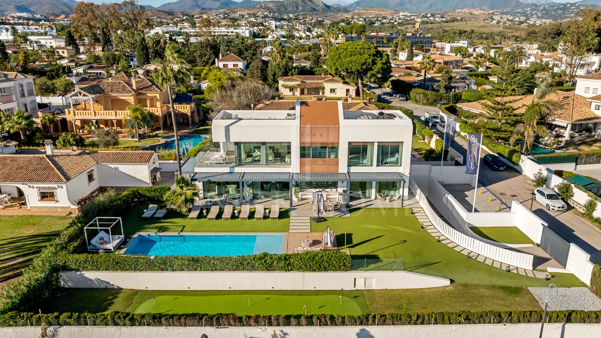 Villa en venta en New Golden Mile, Estepona Este
