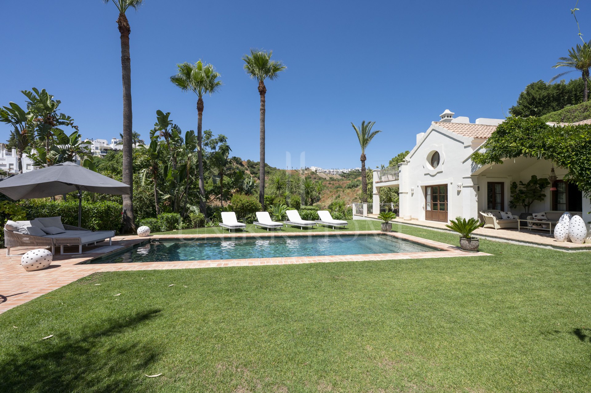 Villa en venta en La Resina Golf, Estepona Este