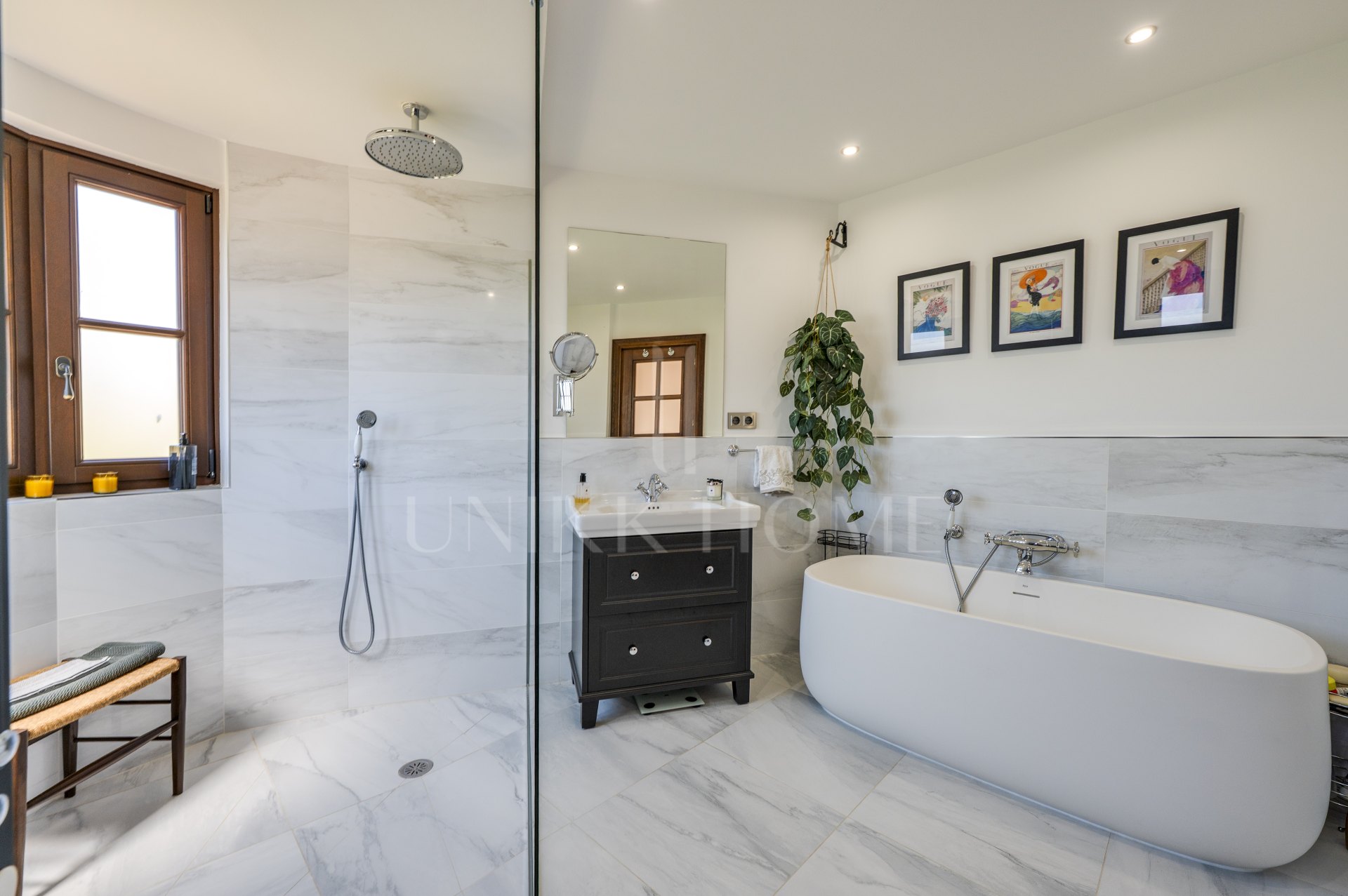 Villa en venta en La Resina Golf, Estepona Este
