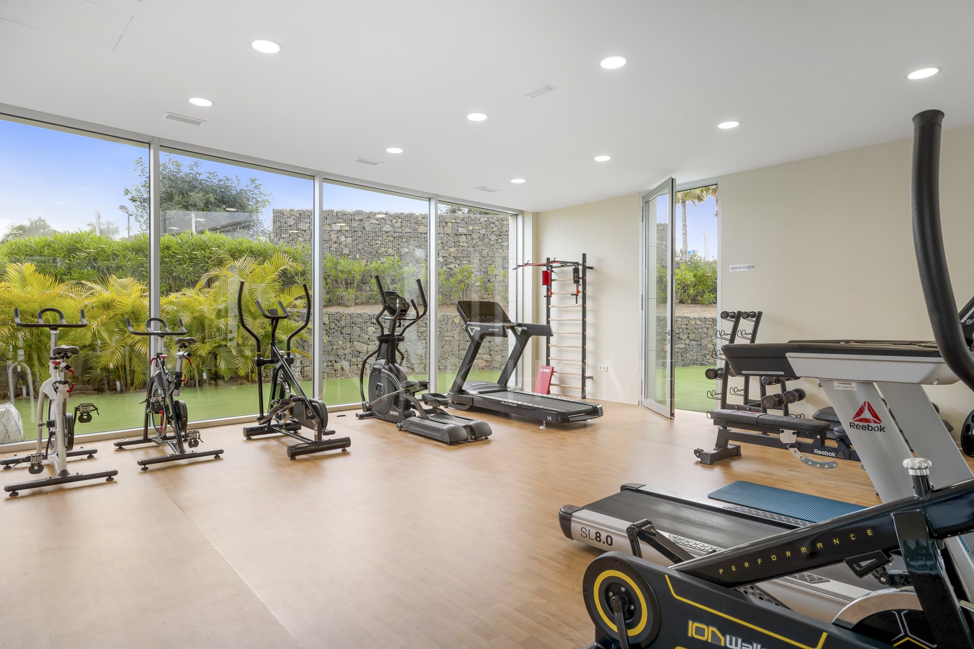 Apartamento Planta Baja en venta en The Edge, Estepona Oeste