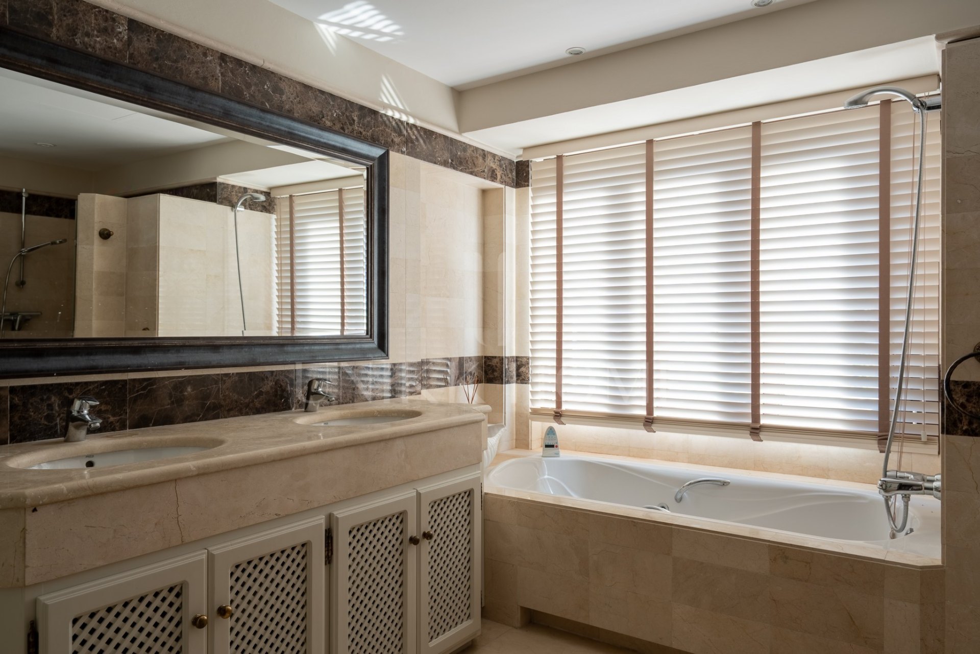 Villa en venta en El Rosario, Marbella Este