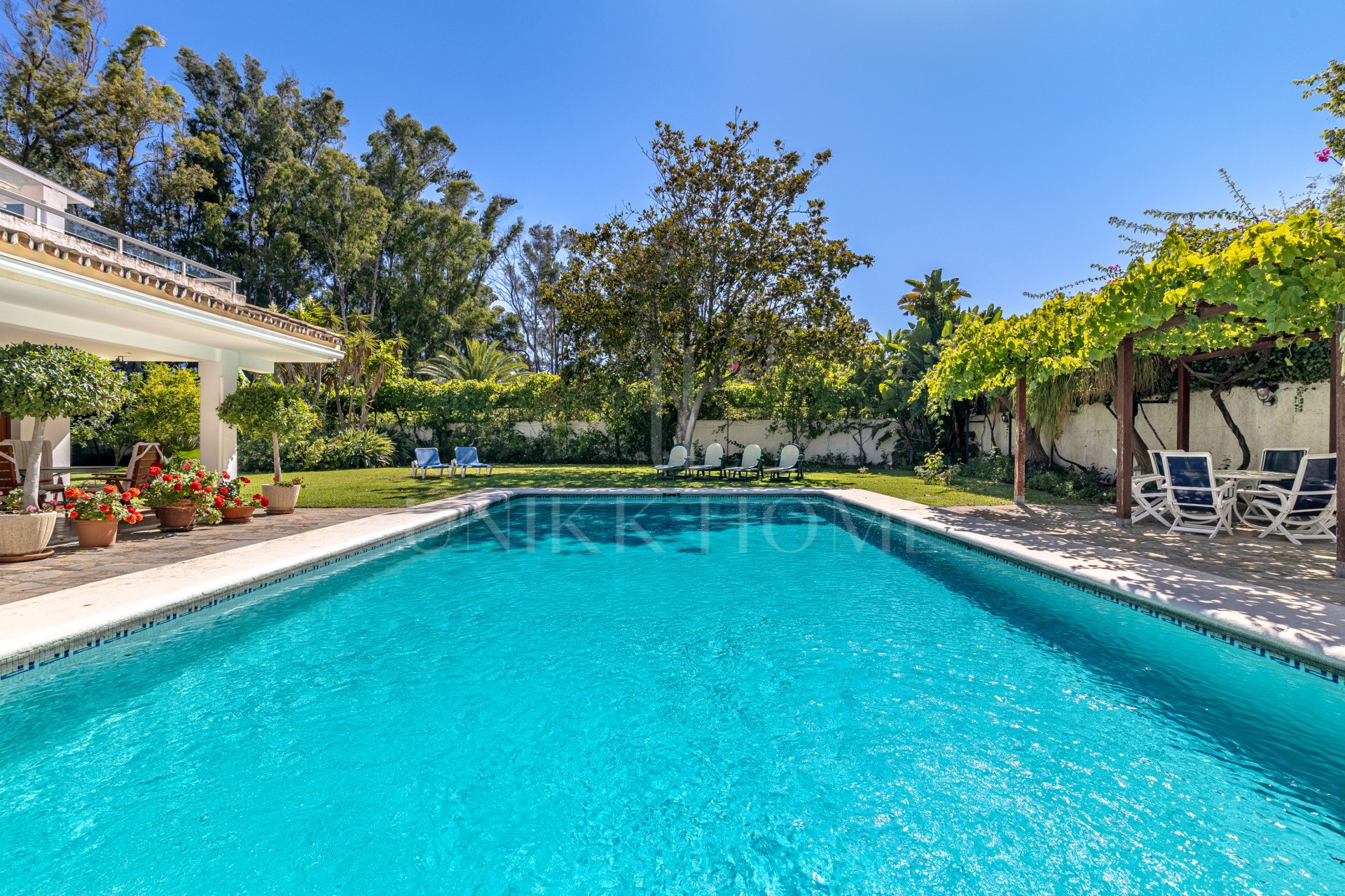 Villa for sale in Costalita, Estepona East