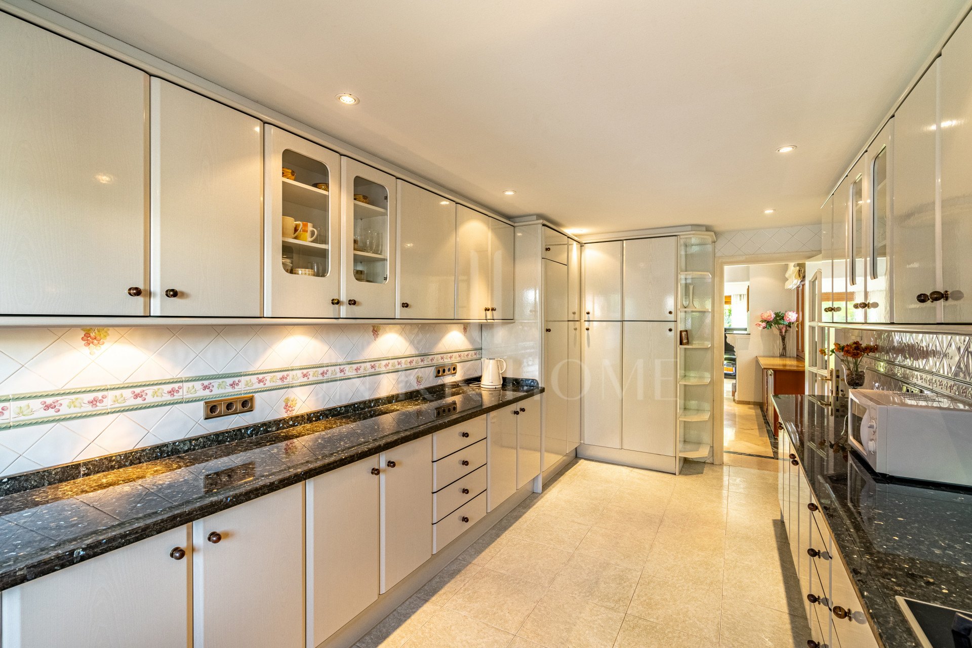 Villa for sale in Costalita, Estepona East