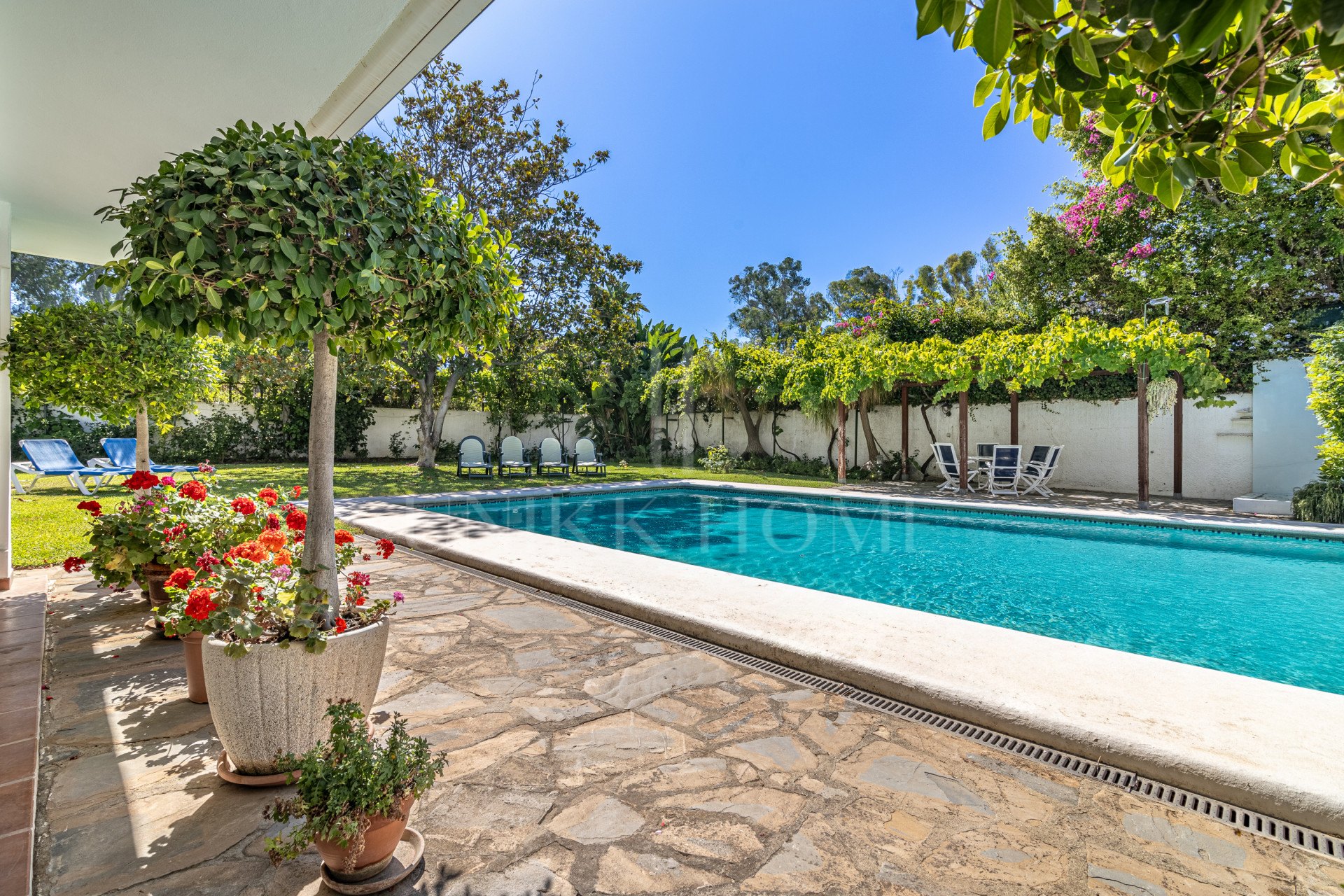 Villa for sale in Costalita, Estepona East