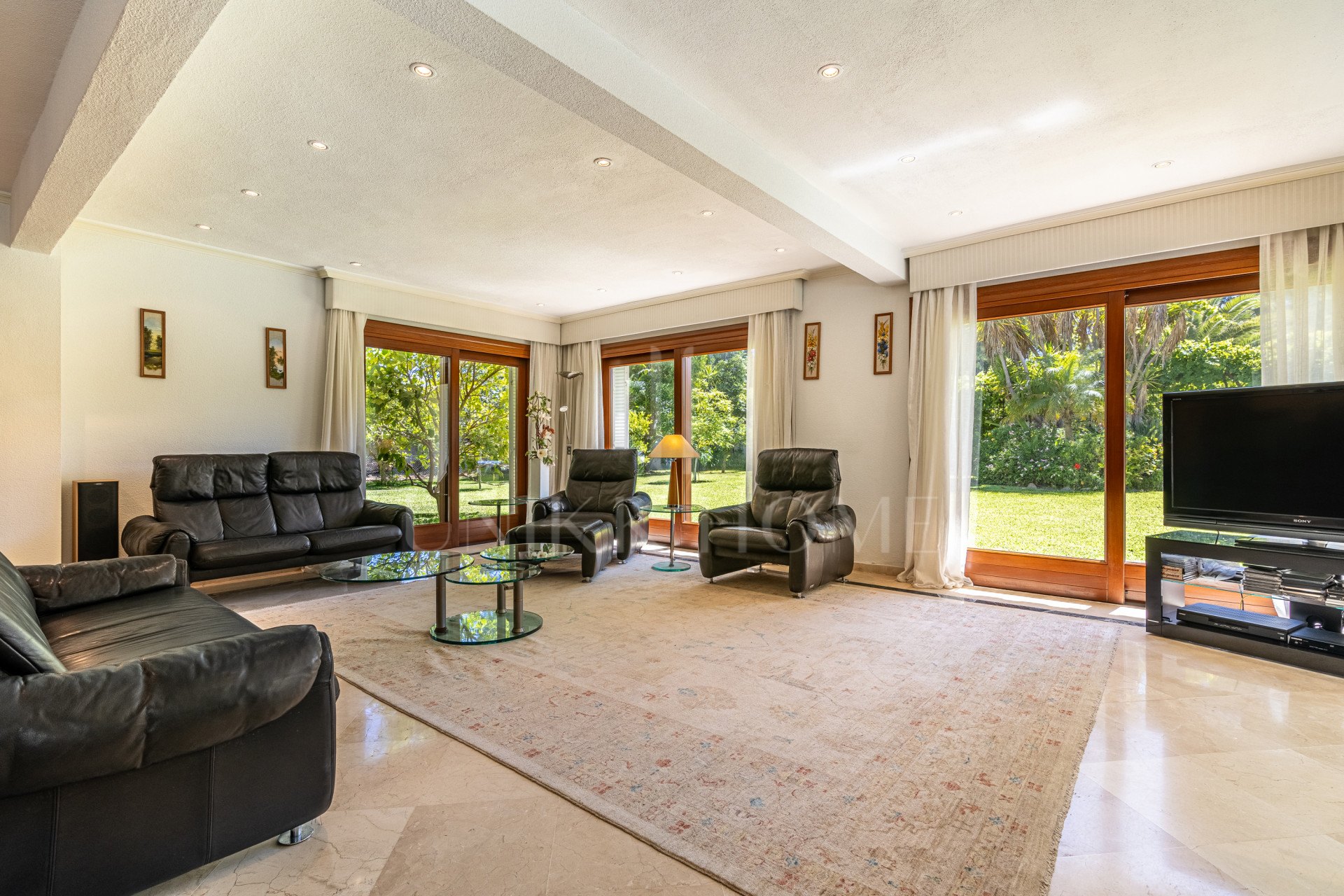 Villa for sale in Costalita, Estepona East
