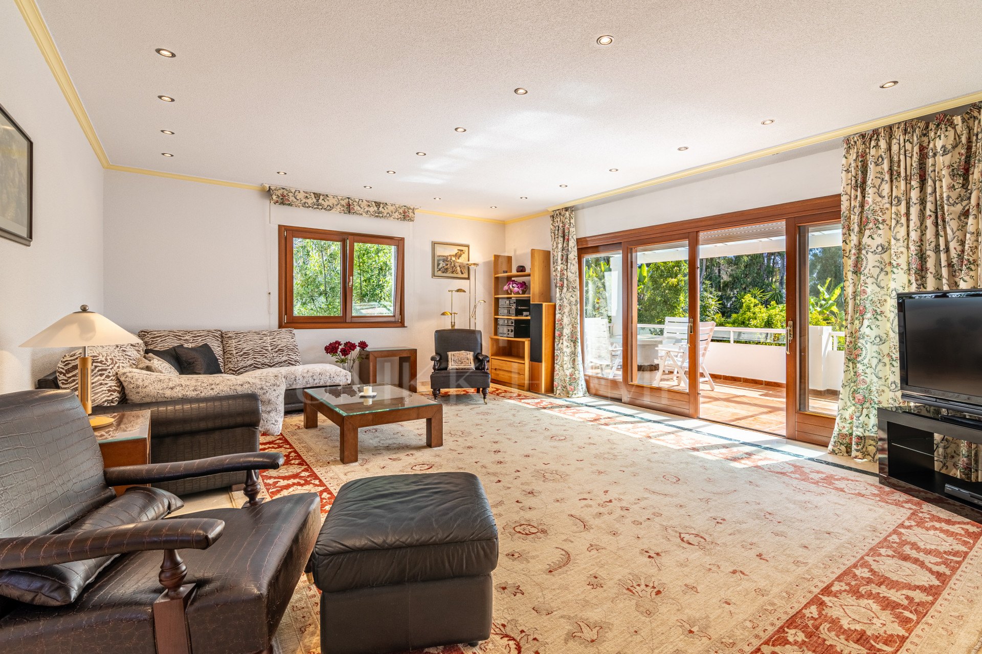 Villa for sale in Costalita, Estepona East