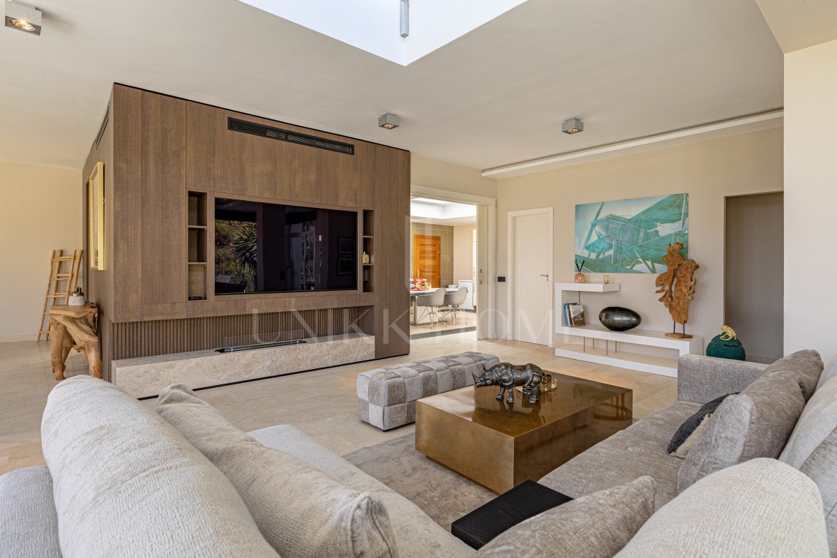 Villa for sale in El Rosario, Marbella East