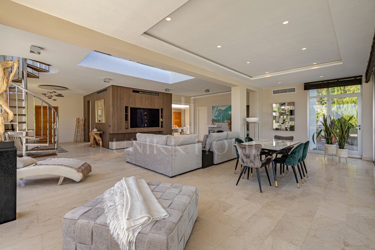 Villa for sale in El Rosario, Marbella East