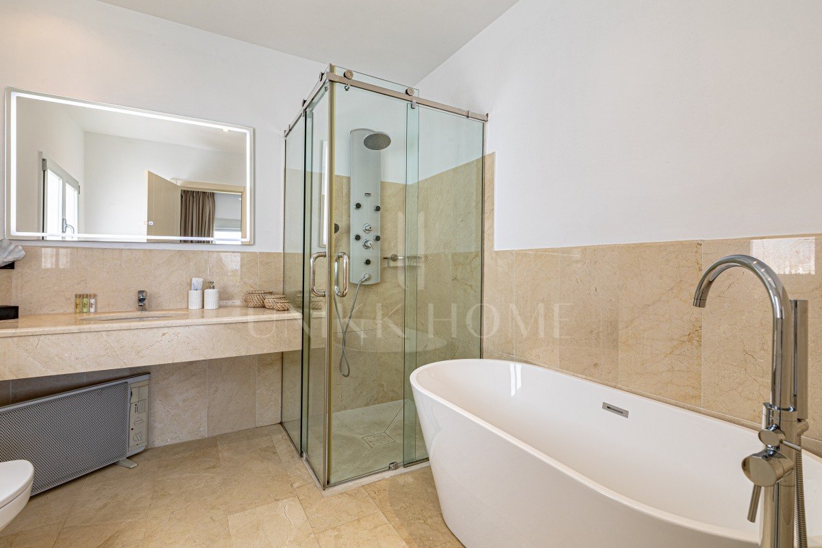 Villa for sale in El Rosario, Marbella East