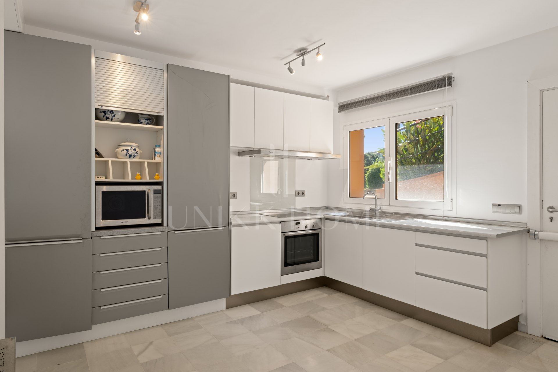 Villa en venta en La Mairena, Marbella Este