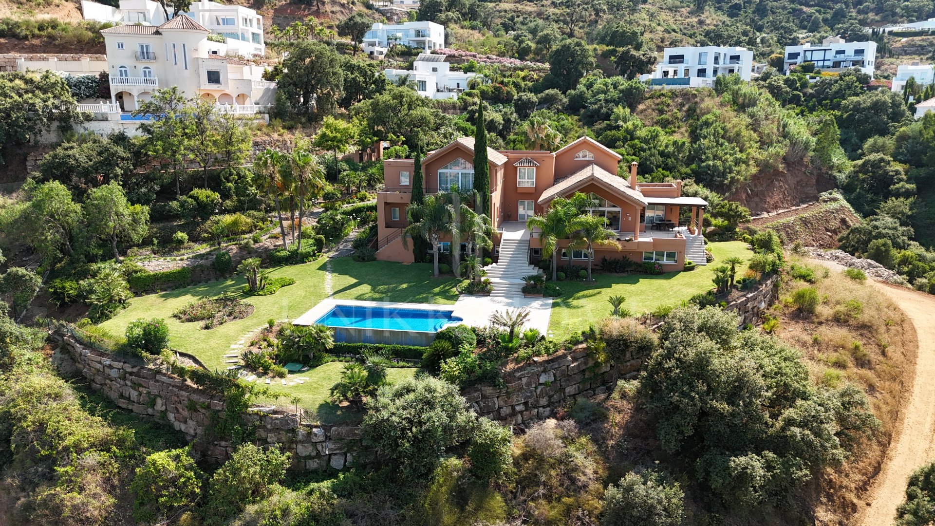 Villa en venta en La Mairena, Marbella Este