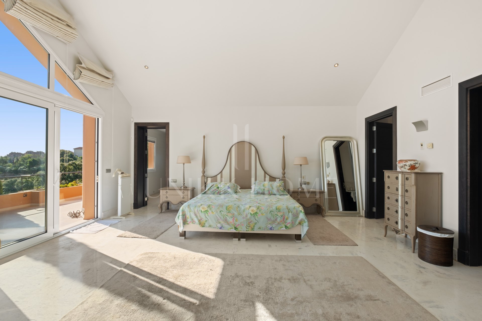 Villa en venta en La Mairena, Marbella Este