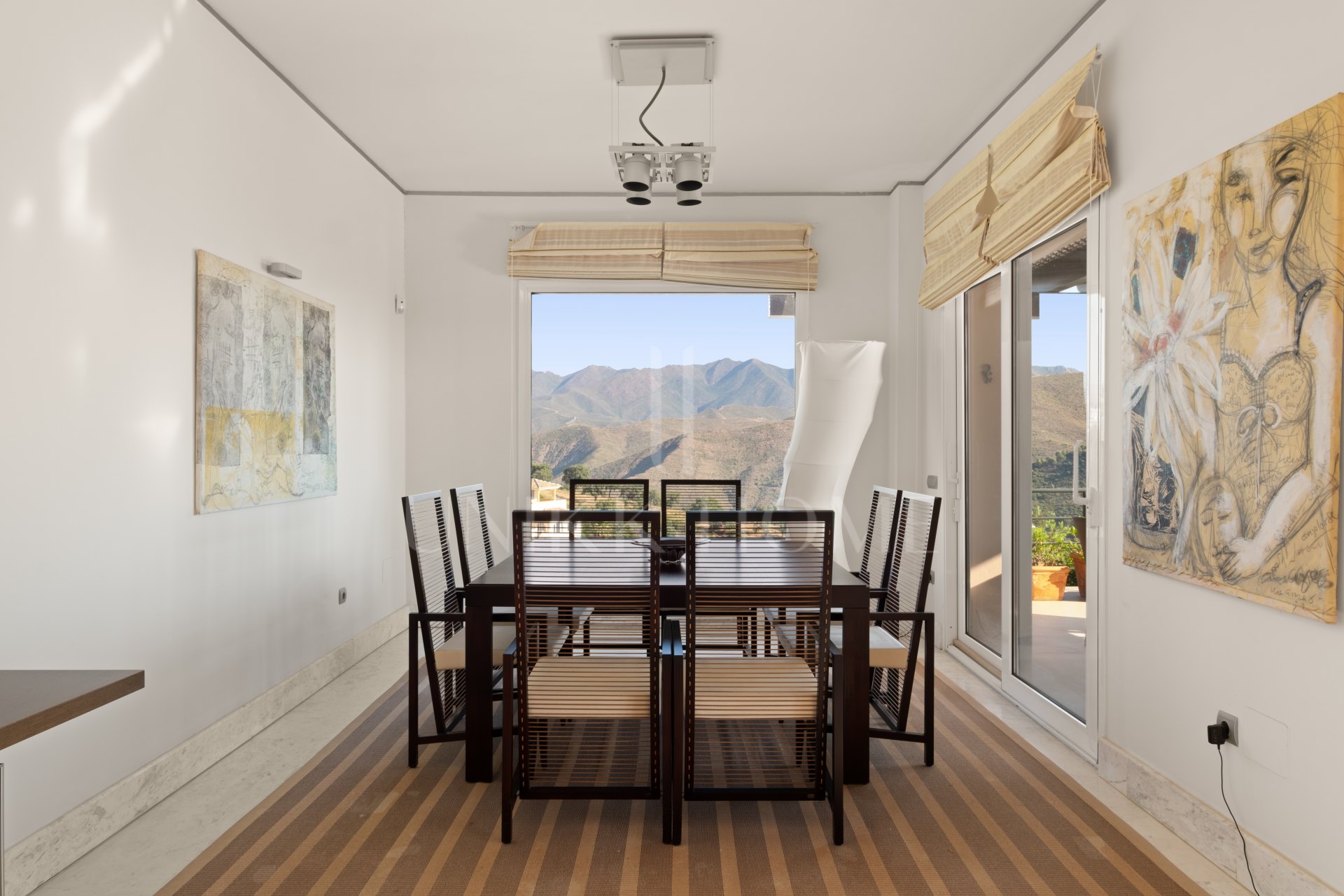 Villa en venta en La Mairena, Marbella Este