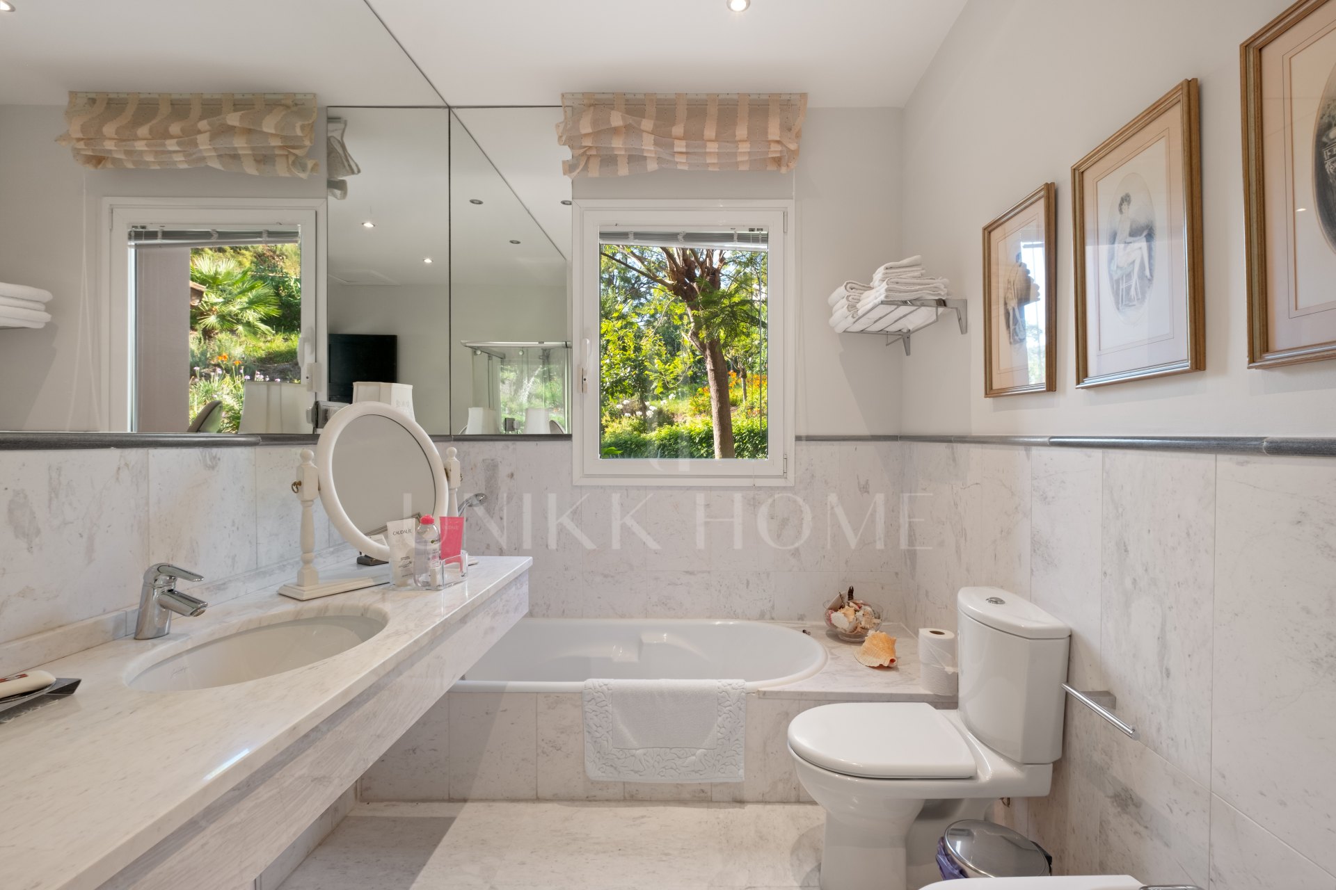 Villa en venta en La Mairena, Marbella Este