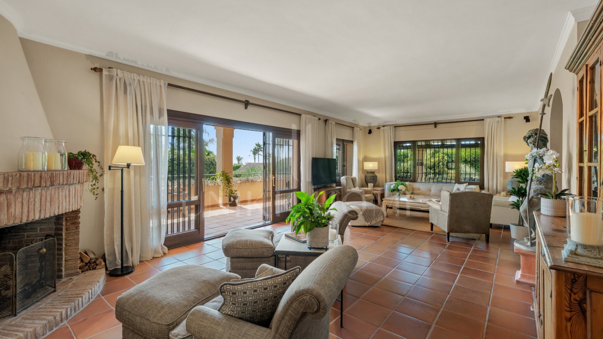 Villa en venta en Los Monteros Playa, Marbella Este