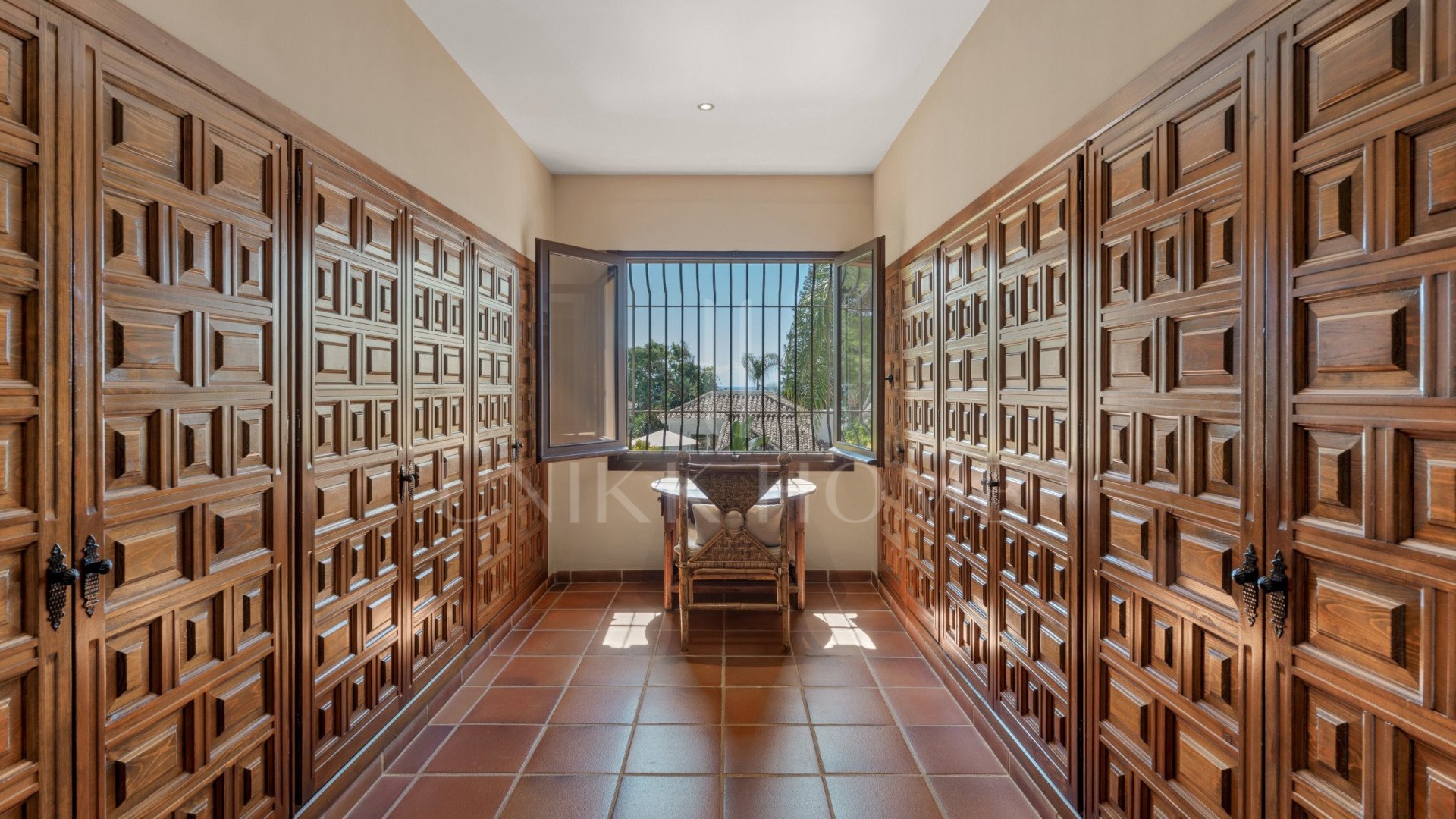 Villa en venta en Los Monteros Playa, Marbella Este