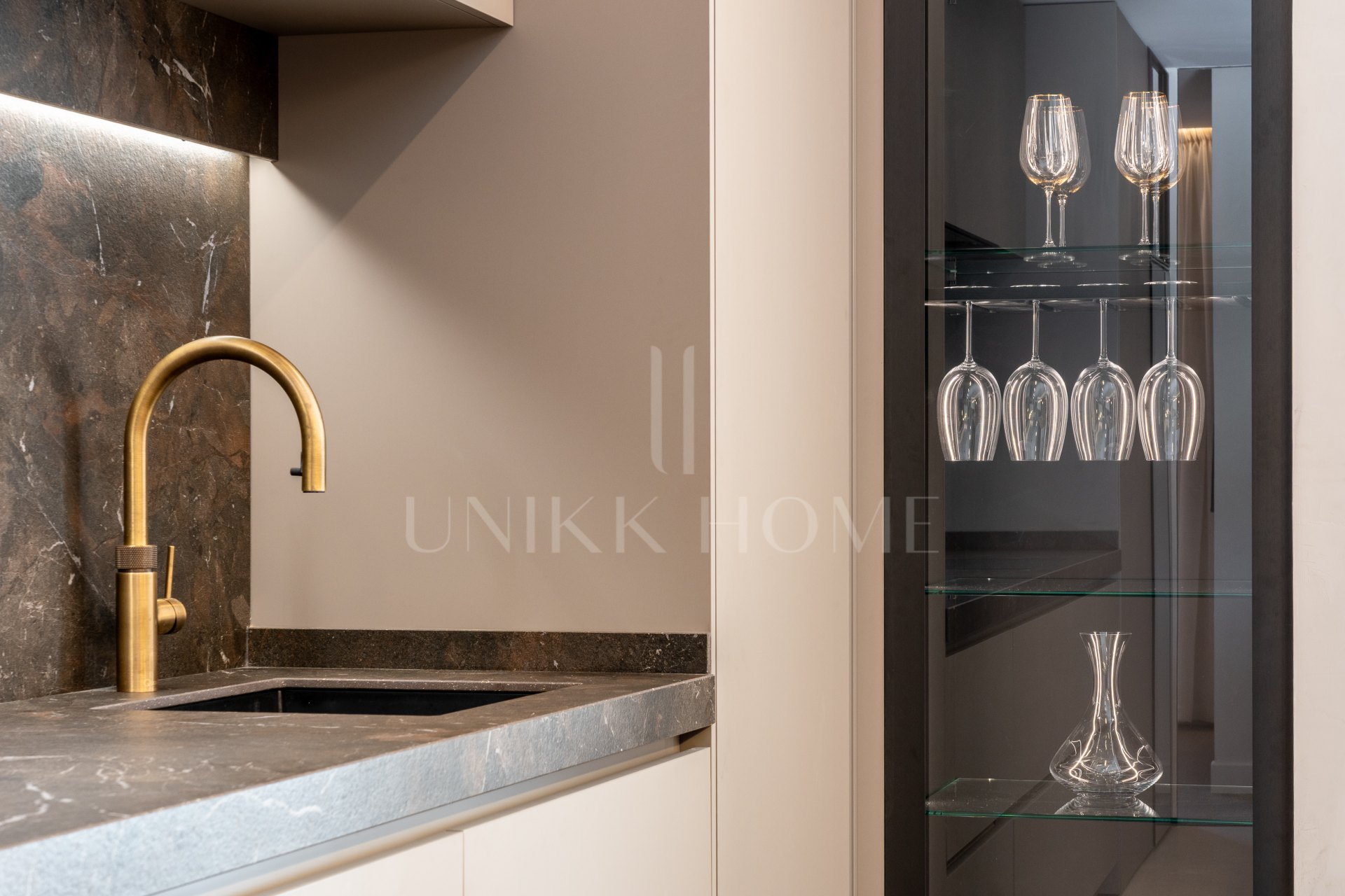 Apartment for sale in Los Monteros Palm Beach, Marbella East