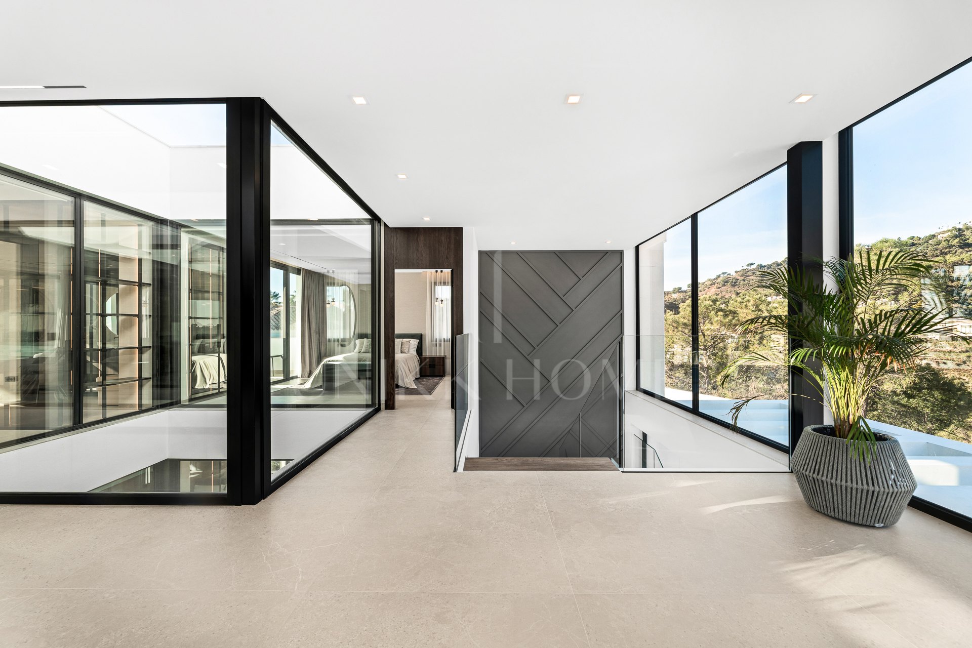 Villa en venta en El Madroñal, Benahavis