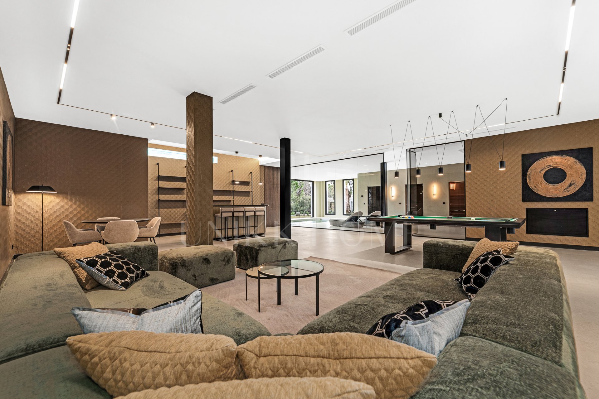 Villa en venta en El Madroñal, Benahavis