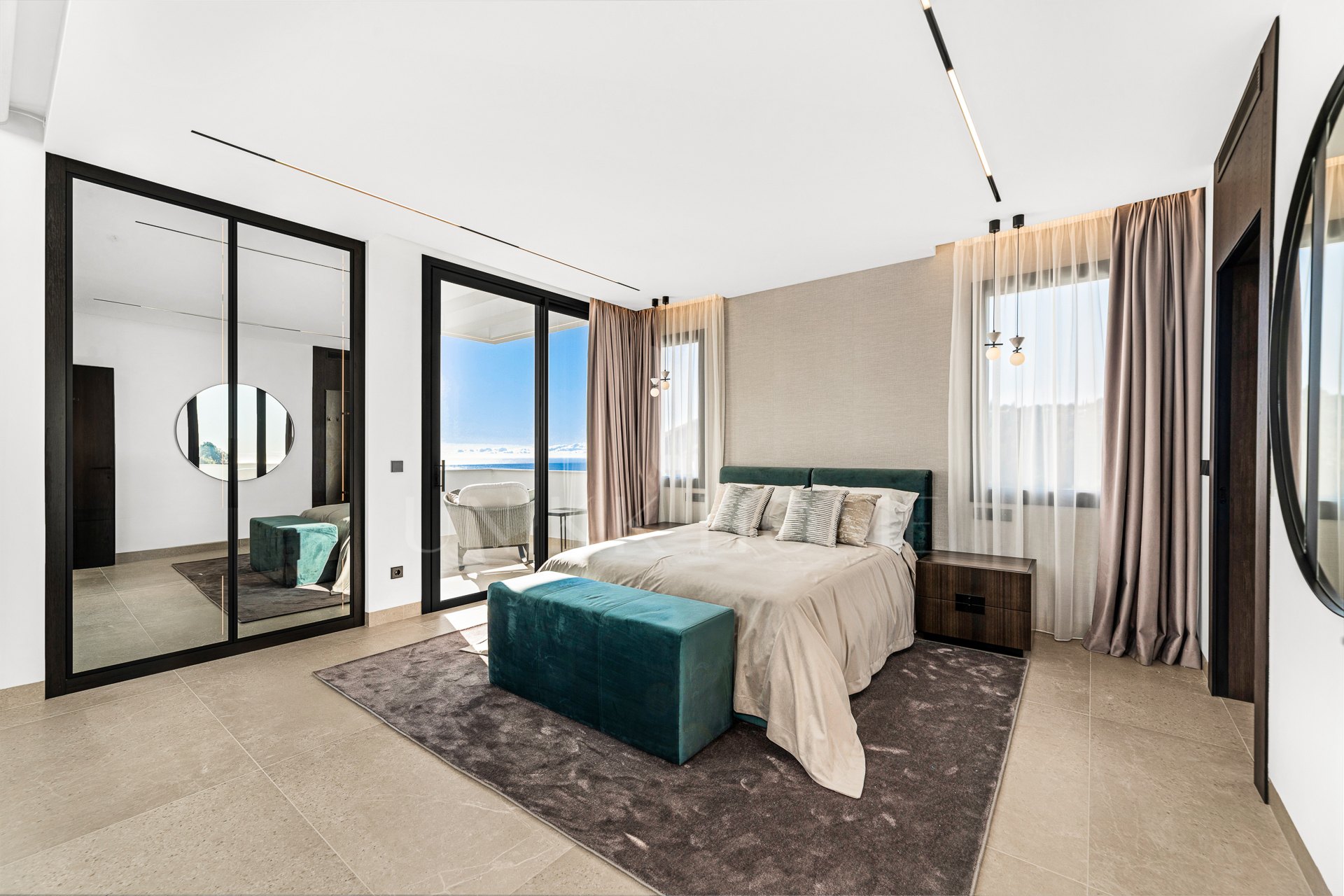 Villa en venta en El Madroñal, Benahavis