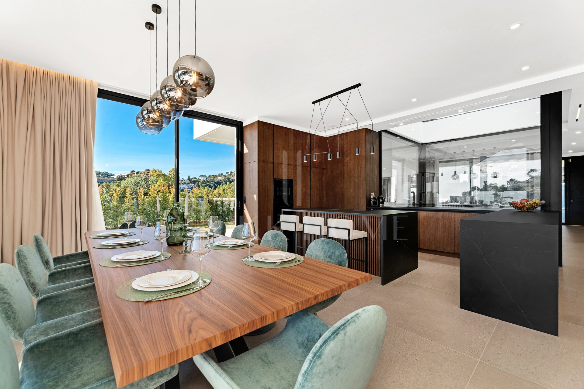 Villa en venta en El Madroñal, Benahavis