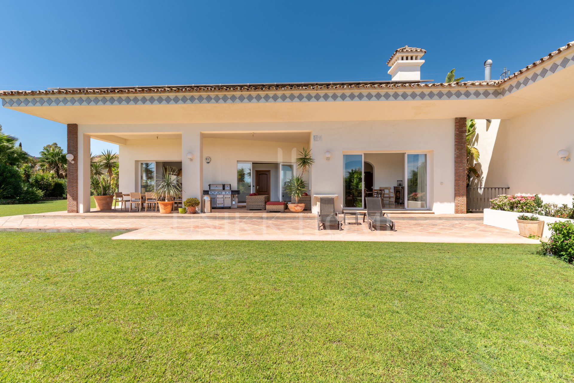 Villa en venta en Puerto del Almendro, Benahavis